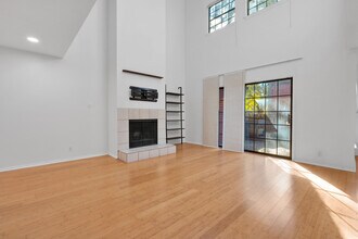 7930 Roanoke Run, Unit 106 in San Antonio, TX - Building Photo - Building Photo