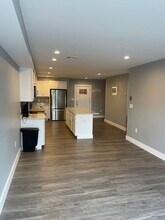 245 Bussey St, Unit 304 in Dedham, MA - Foto de edificio - Building Photo