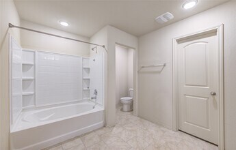23614 Eldarica Pine Ct in Tomball, TX - Foto de edificio - Building Photo