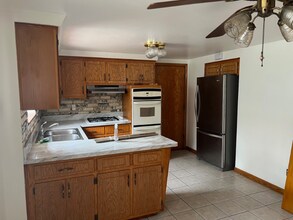 6051 W 79th St in Burbank, IL - Building Photo - Building Photo