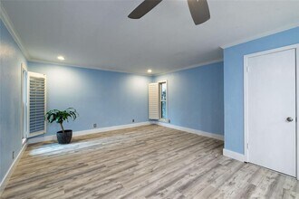 6501 E Hill Dr in Austin, TX - Building Photo - Building Photo