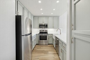 270 Dahlia Ave in Imperial Beach, CA - Building Photo