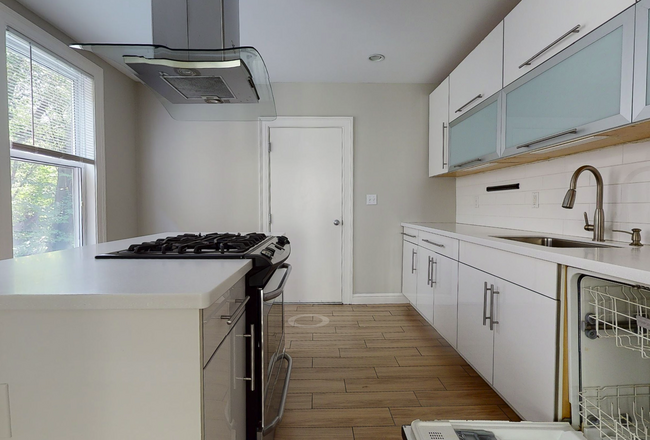 20 Marie Ave, Unit 2 in Cambridge, MA - Foto de edificio - Building Photo