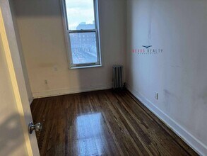 43-22 58th St in Queens, NY - Building Photo - Building Photo