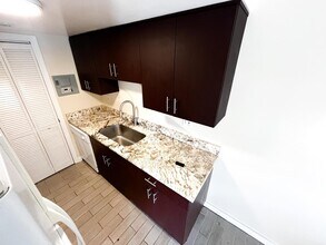 202 Lucerne Ave in Lake Worth Beach, FL - Foto de edificio - Building Photo