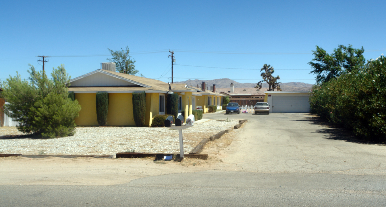 13245 Lakota Rd in Apple Valley, CA - Building Photo