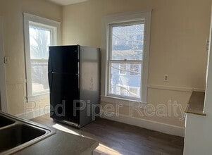 404 E Prospect Terrace in Freeport, IL - Building Photo - Building Photo