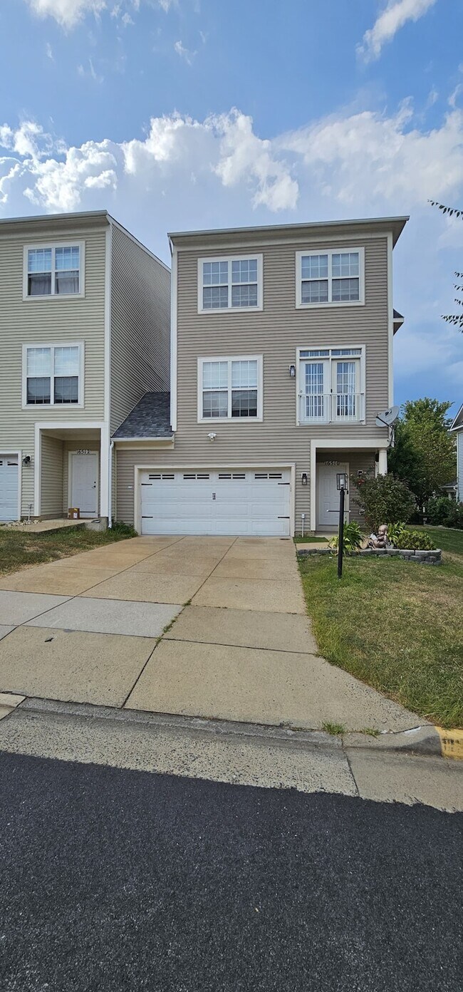 16510 Bobster Ct in Woodbridge, VA - Building Photo - Building Photo