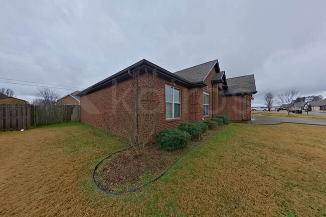 97 Cottonwood Dr in Muscle Shoals, AL - Building Photo - Building Photo