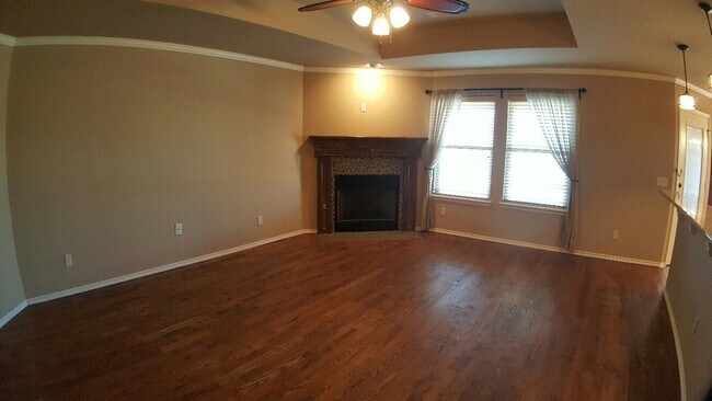 7041 Cherokee Crossing West in Warr Acres, OK - Building Photo - Building Photo