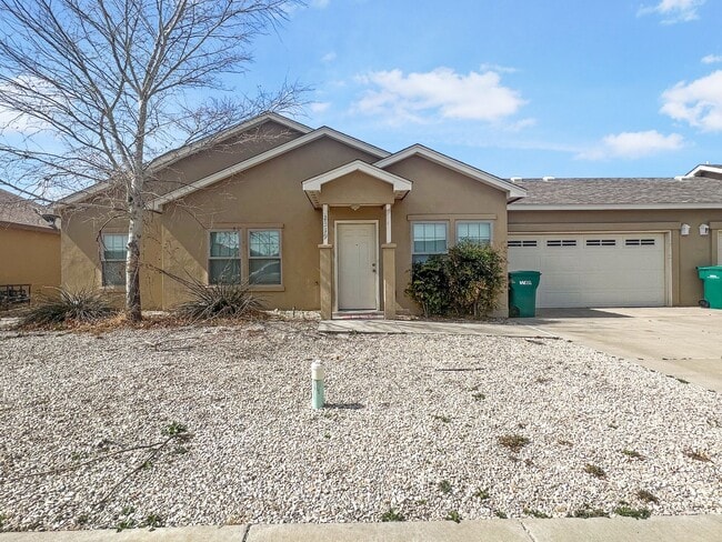 2319-2331 N Desert Willow Ln