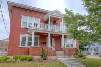 835 Cherry St SE in Grand Rapids, MI - Foto de edificio - Building Photo