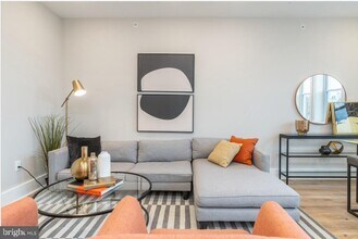 2825 W Girard Ave in Philadelphia, PA - Building Photo - Building Photo