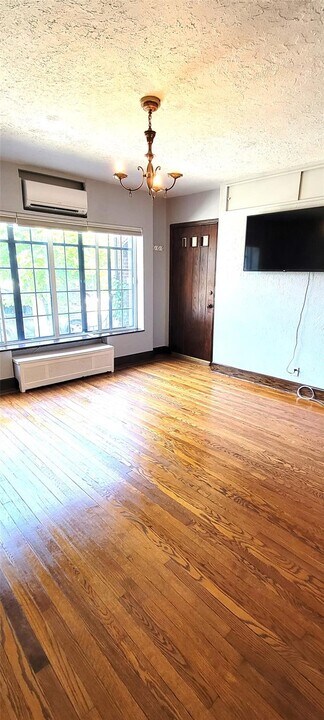164-02 33rd Ave in Queens, NY - Building Photo