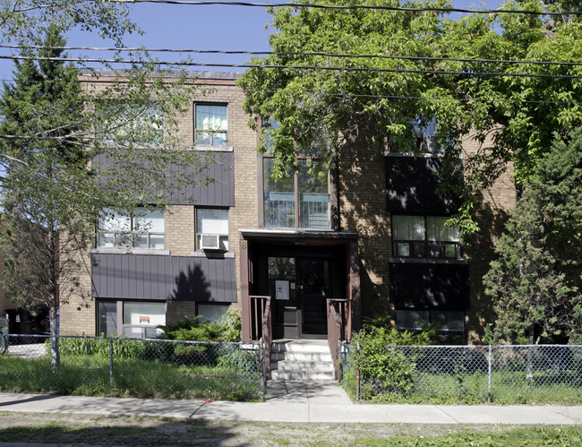 8 Castleton Ave in Toronto, ON - Building Photo - Building Photo