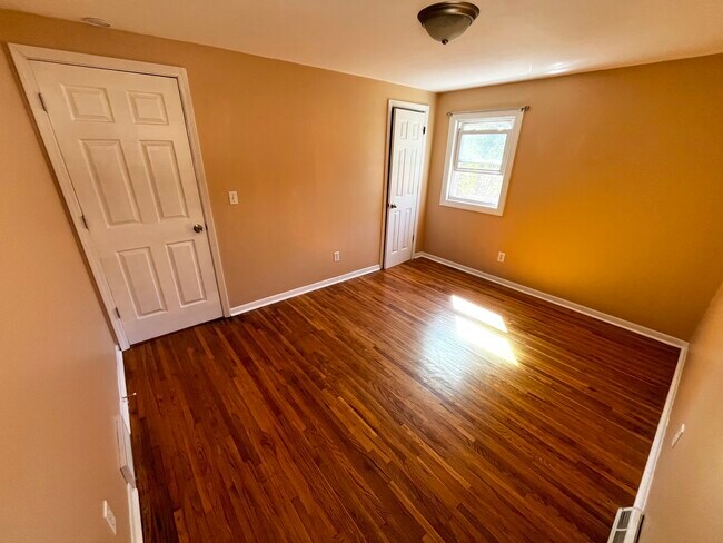 51 N Seine Dr, Unit 1 in Cheektowaga, NY - Foto de edificio - Building Photo