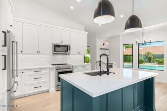 5715 E Campo Bello Dr in Scottsdale, AZ - Building Photo - Building Photo