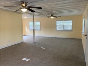 21818 Virginia Dr in Astor, FL - Building Photo - Building Photo