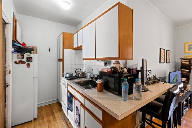 656 W Oakdale Ave in Chicago, IL - Building Photo - Building Photo
