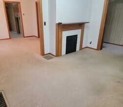 810 S Kalamazoo Ave, Unit 810 (Lower) in Marshall, MI - Building Photo - Building Photo