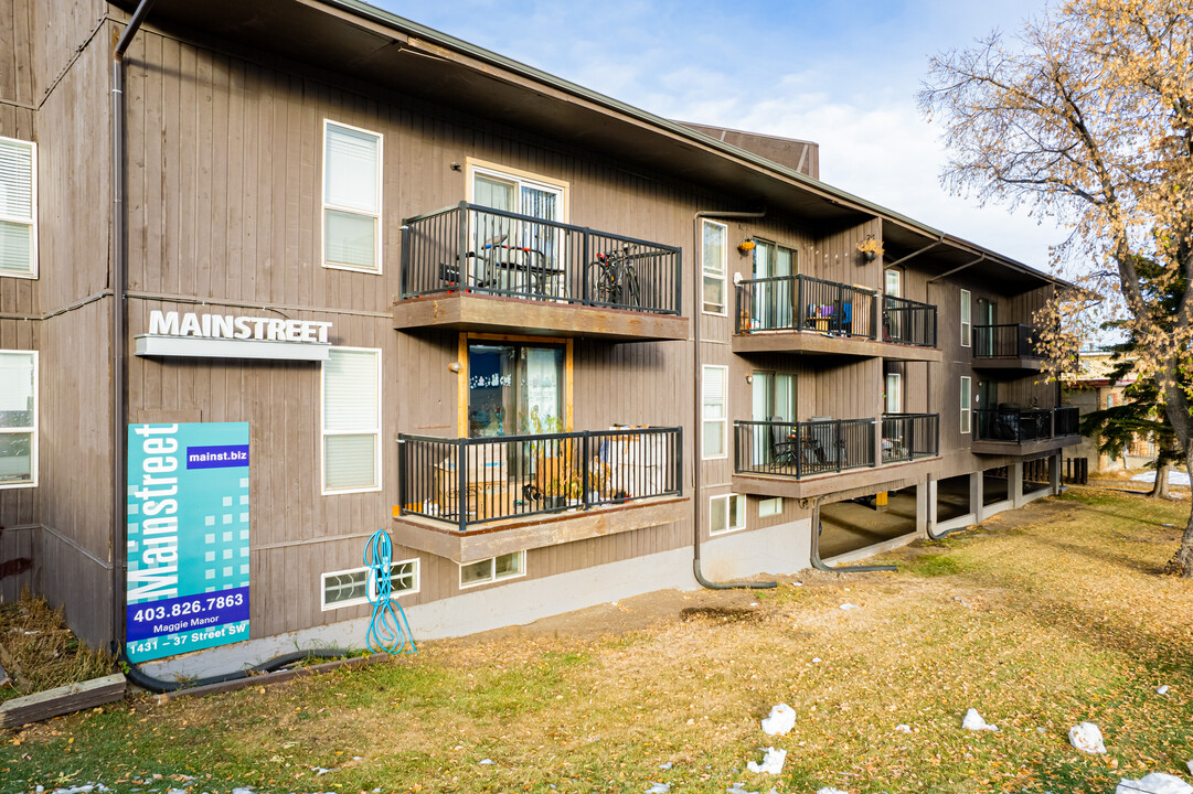 Maggie Manor in Calgary, AB - Building Photo