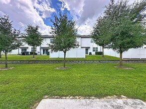 927 Reserve Pl in Davenport, FL - Building Photo - Building Photo