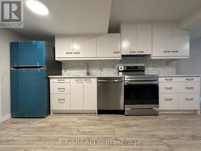 58 Moore Pl in Barrie, ON - Building Photo - Building Photo