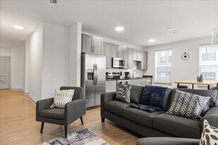 2039 Woodburn Ave in Cincinnati, OH - Building Photo