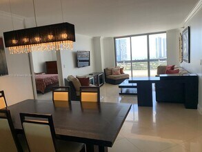 19101 NE 36th Pl in Aventura, FL - Building Photo - Building Photo