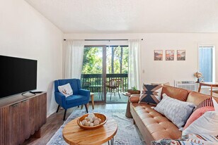 6630 SW Capitol Hwy, Unit SI ID1471543P in Portland, OR - Building Photo