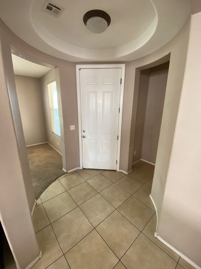 5817 Addy Ln in North Las Vegas, NV - Foto de edificio - Building Photo