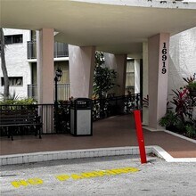 16919 N Bay Rd in Sunny Isles Beach, FL - Foto de edificio - Building Photo