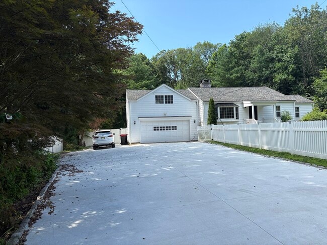 property at 158 Jelliff Mill Rd
