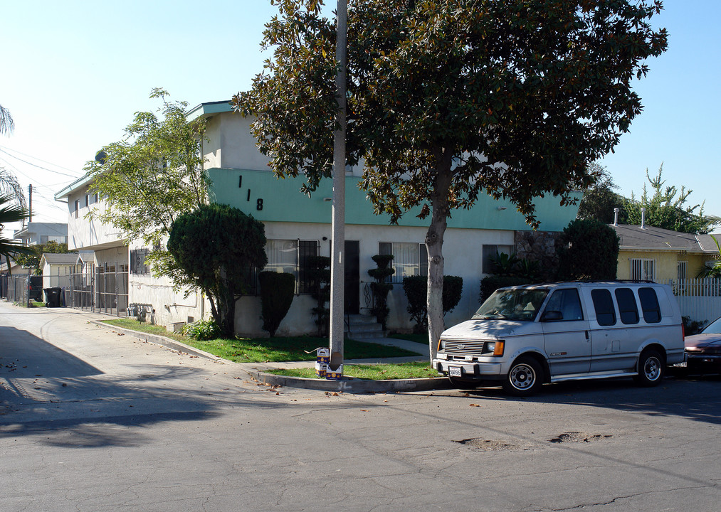 118 W Buckthorn St in Inglewood, CA - Building Photo