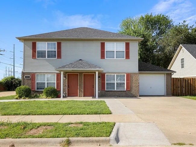 property at 3301 SW Victoria Pl