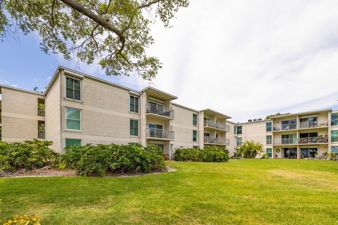 Bayside Trace Condominium in Tampa, FL - Foto de edificio