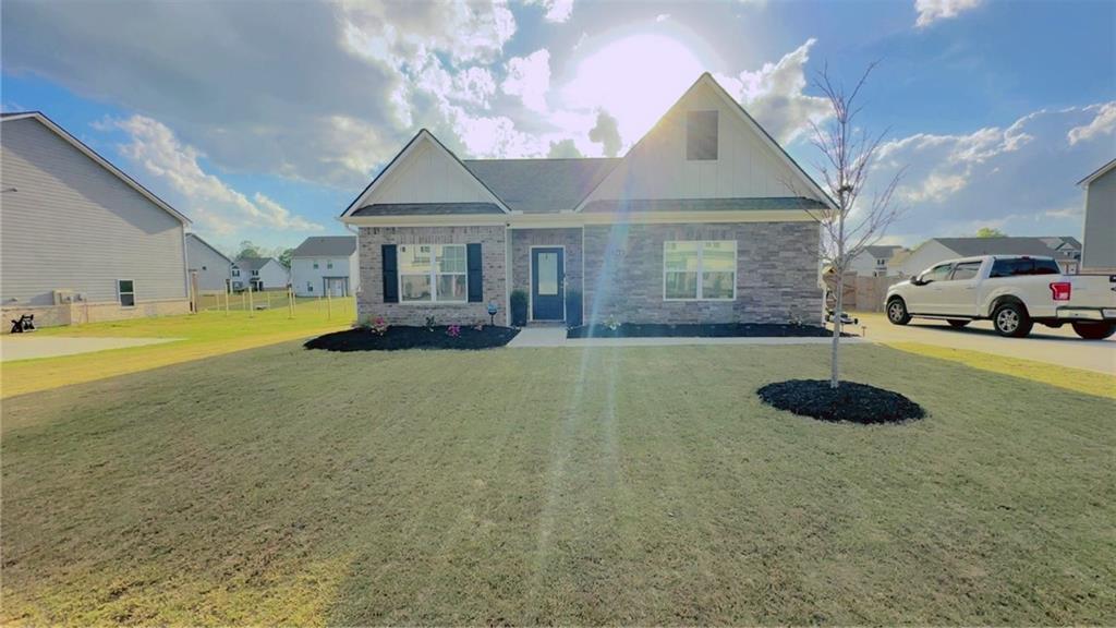 563 Meadows Farm Dr in Monroe, GA - Building Photo