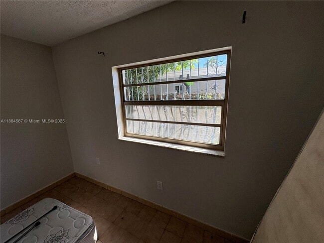 2395 NW 4th St in Miami, FL - Building Photo - Building Photo