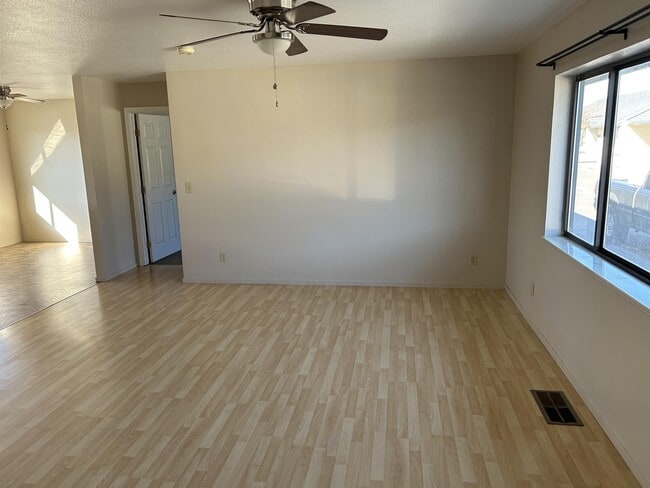 1663 Kaiser St in Fallon, NV - Building Photo - Building Photo