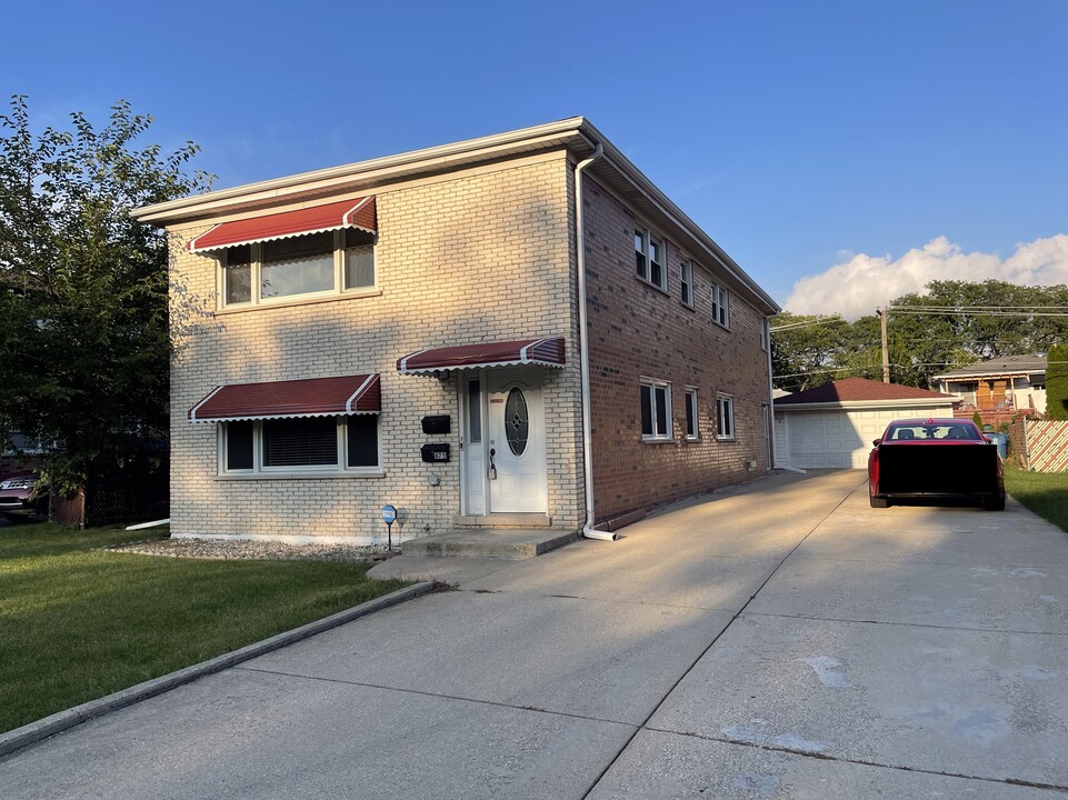 875 S Addison Rd in Addison, IL - Building Photo