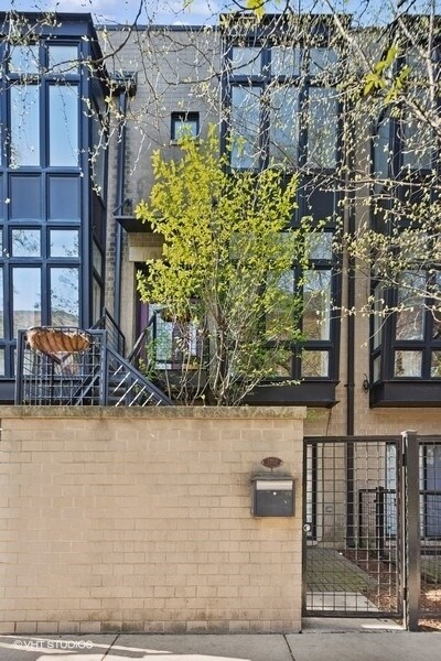 1707 W Diversey Pkwy in Chicago, IL - Building Photo