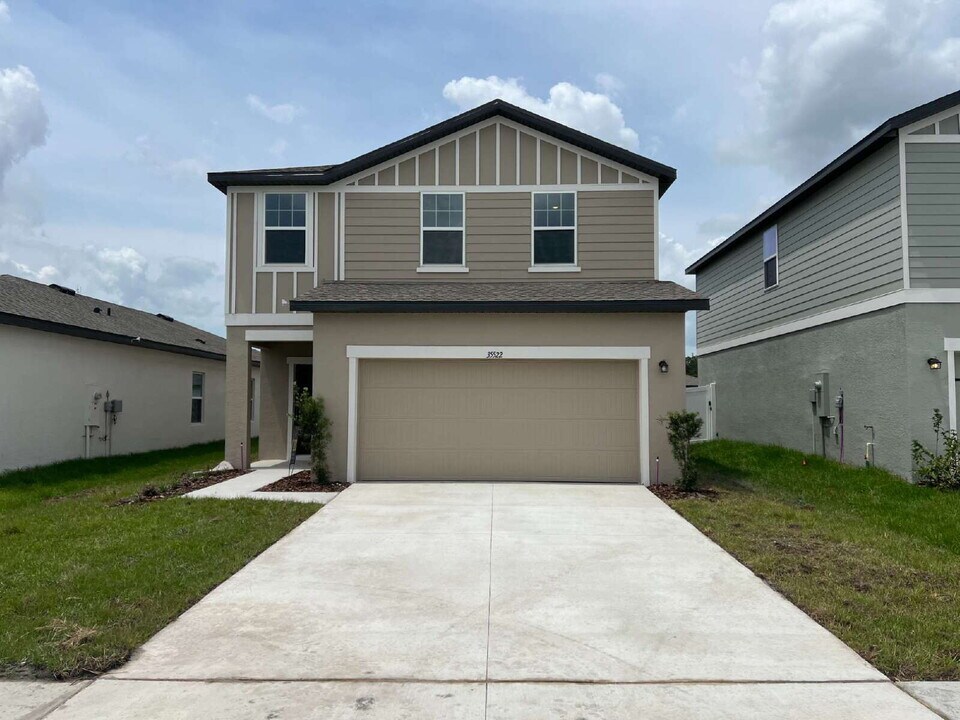 35522 Shade Fern Ln in Zephyrhills, FL - Building Photo