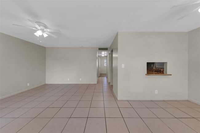 2201 NE 36th St in Lighthouse Point, FL - Foto de edificio - Building Photo