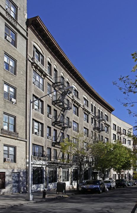 838 Riverside Dr in New York, NY - Foto de edificio