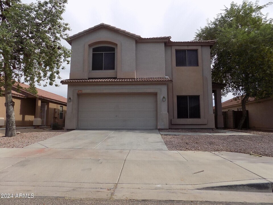 453 N 105th Pl in Mesa, AZ - Foto de edificio