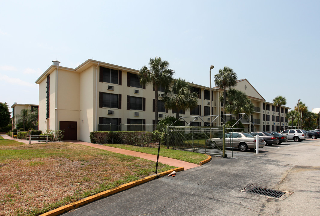 Christian Manor in West Palm Beach, FL - Building Photo