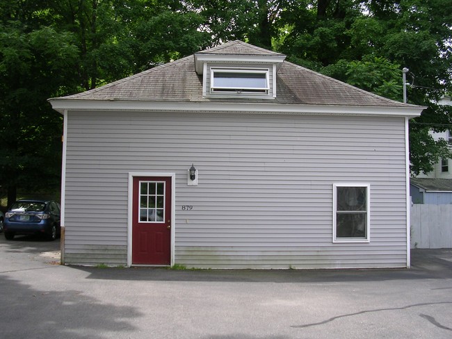 879-881 Main St in Hopkinton, NH - Building Photo - Building Photo