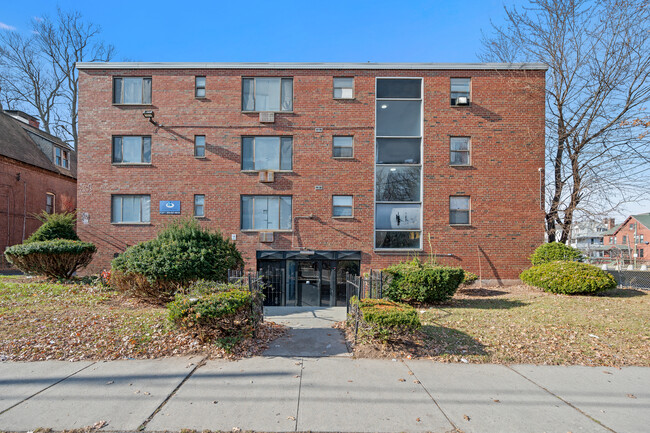 94 Huntington St, Unit 305 in Hartford, CT - Foto de edificio - Building Photo