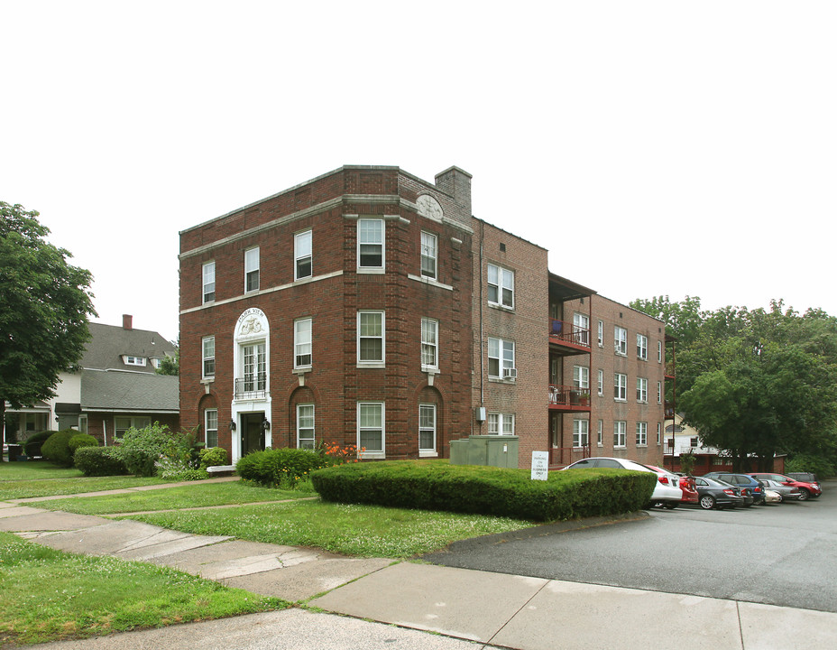 223-229 W Main St in New Britain, CT - Building Photo