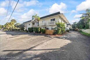 419 Ocean Ave in Melbourne Beach, FL - Building Photo